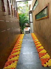 Griha Pravesh Flowers – symbols of purity, positivity, and divine blessings! Fresh flowers like marigold, rose, jasmine,